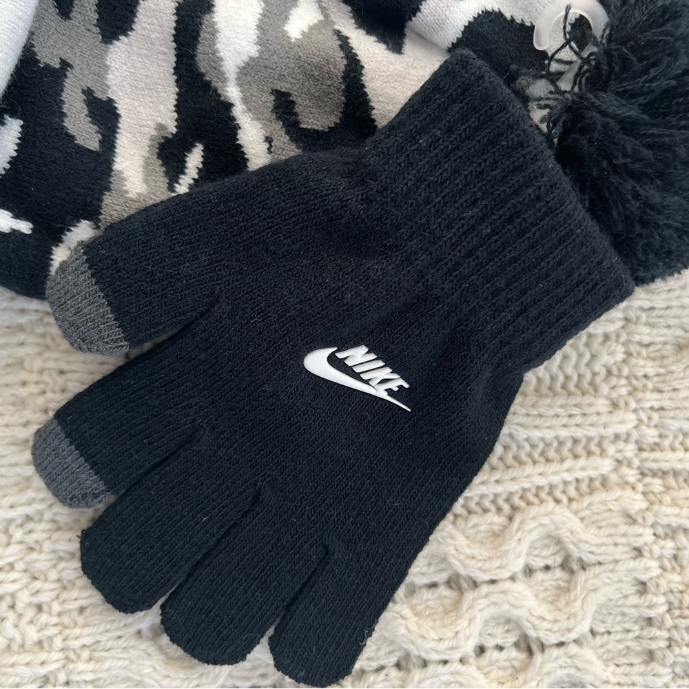 Nike Youth Hat and Gloves 2 pc Set NWT Camo Outerwear Accessories - Picture 2 of 6